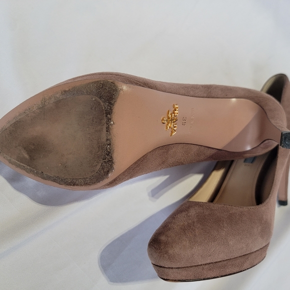 Authentic Prada Suede Pump - Picture 5 of 10